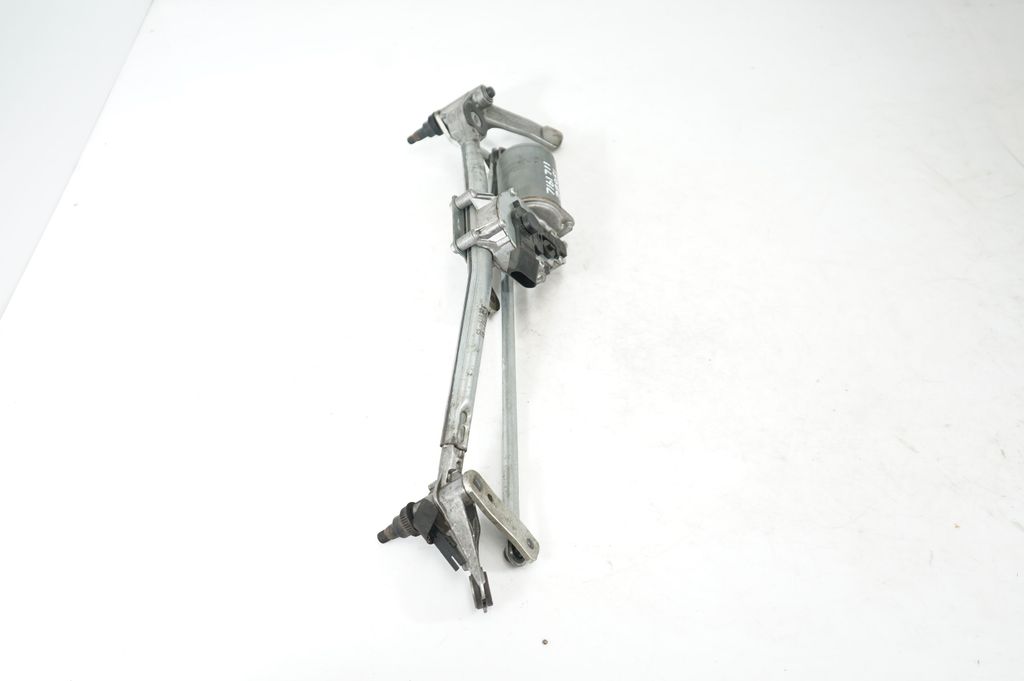 Front wiper linkage and motor (4)