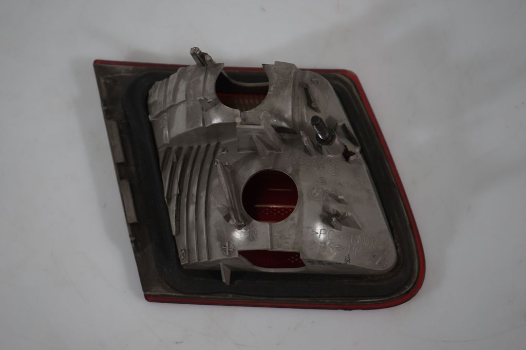 Tailgate rear/tail lights (7)