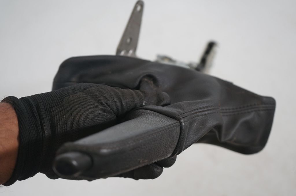 Handbrake/parking brake lever assembly (7)