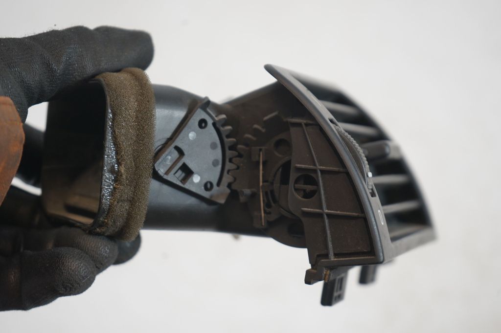 Dashboard side air vent grill/cover trim (6)