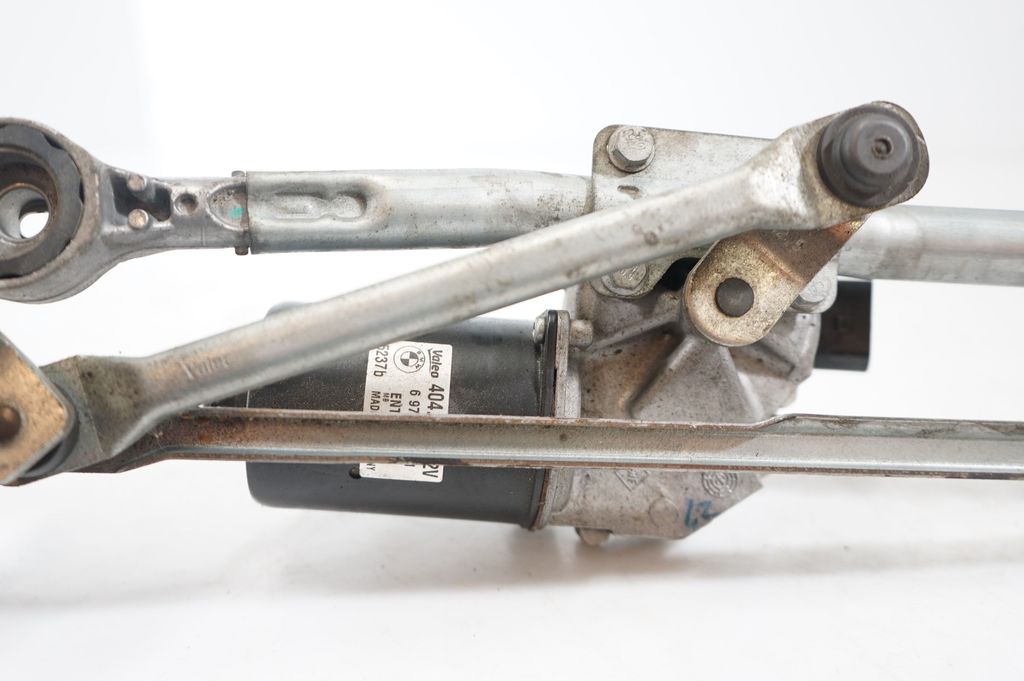 Front wiper linkage and motor (8)