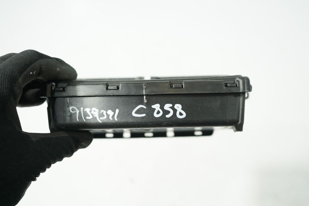 Glove box central console (8)