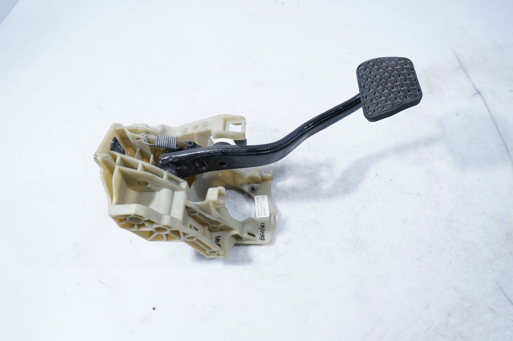 Brake pedal (3)