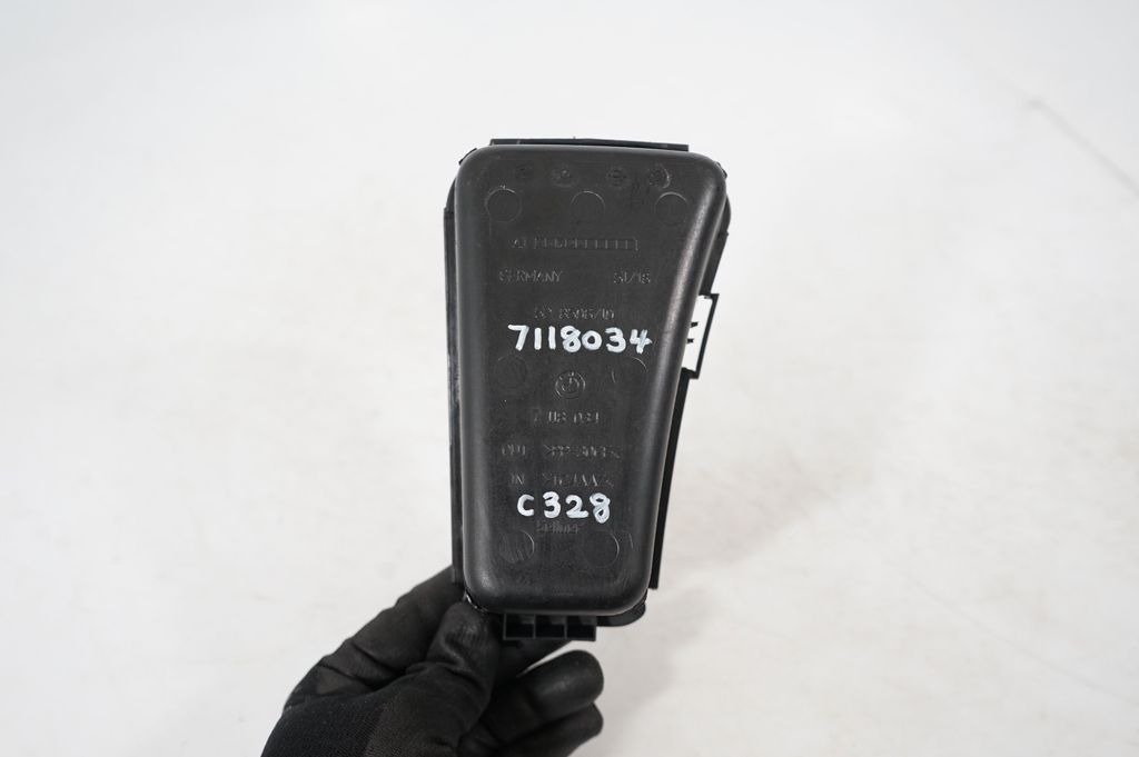 Gear shifter surround trim plastic (8)