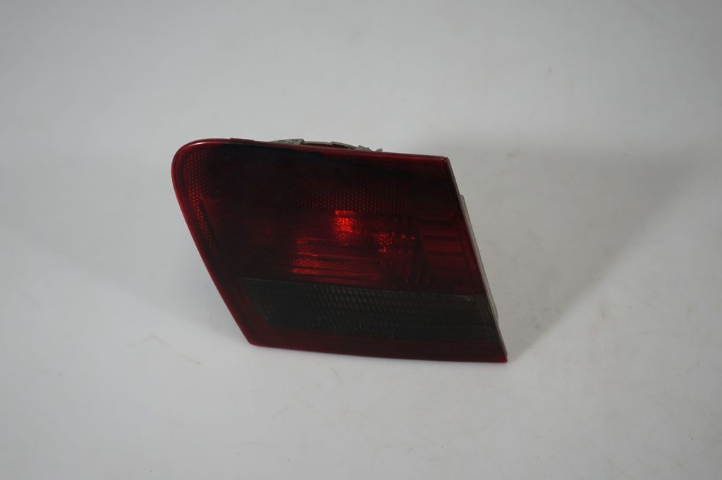 Tailgate rear/tail lights (3)