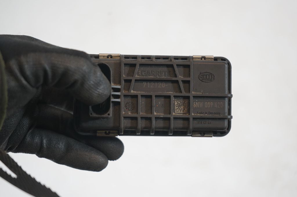 Turbine electric control actuator (7)