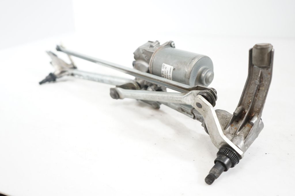 Front wiper linkage and motor (7)