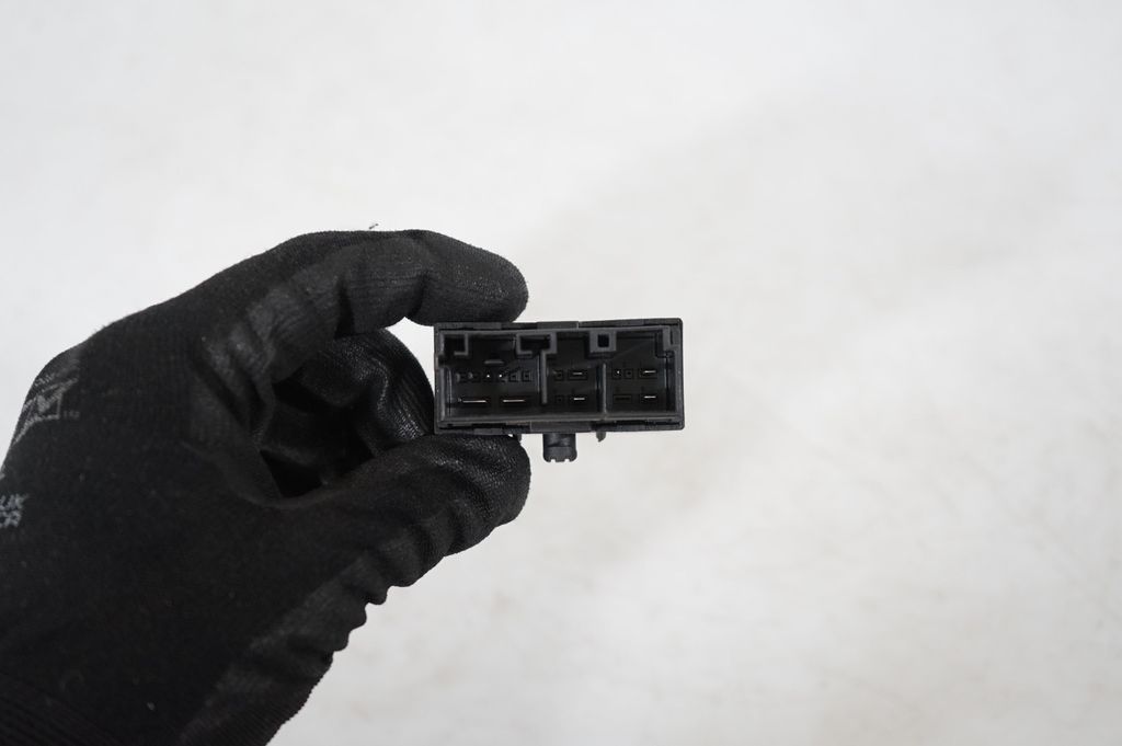 Seat control module (6)