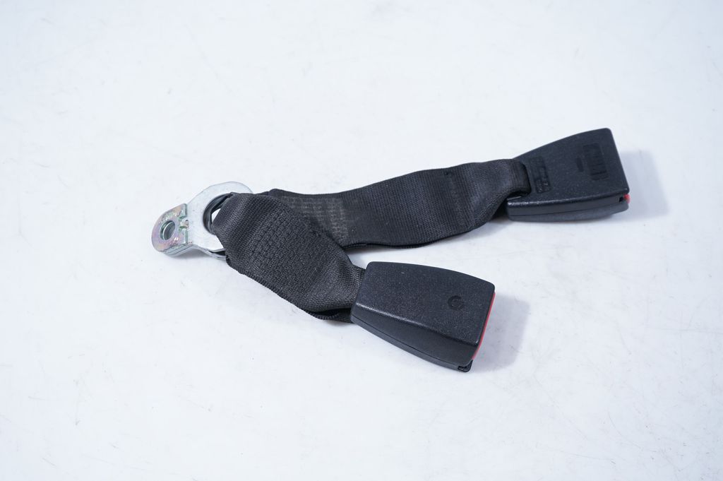 Middle seatbelt buckle (rear) (3)