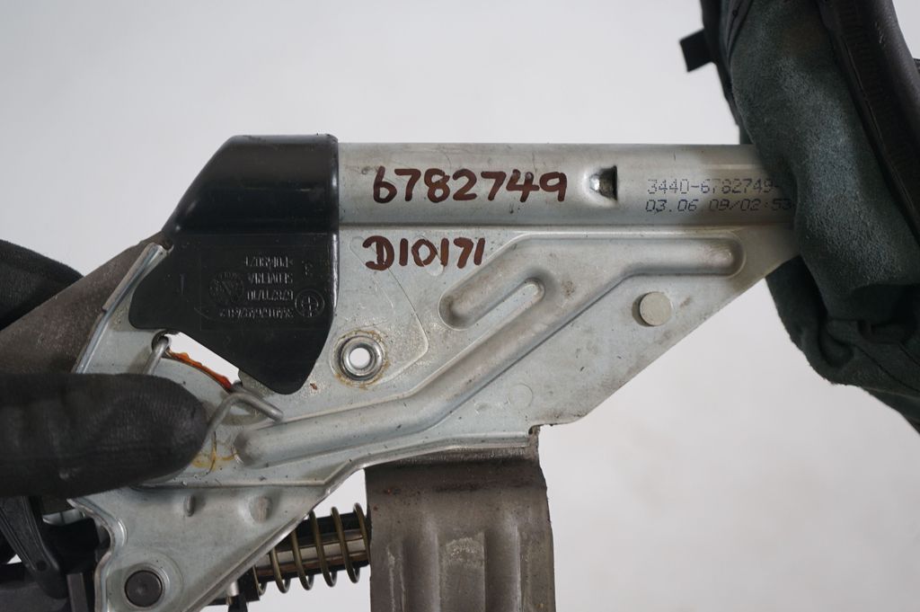 Handbrake/parking brake lever assembly (8)