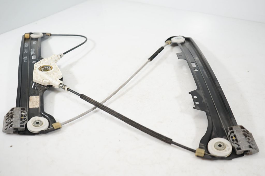 Front door window regulator with motor (7)