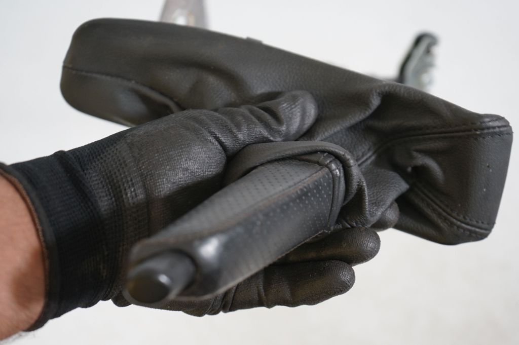 Handbrake/parking brake lever assembly (7)