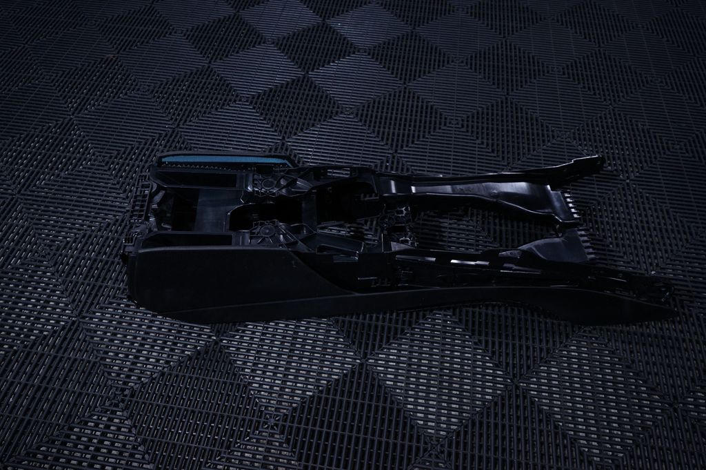 Center console (6)