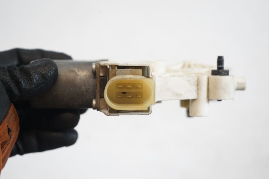 Front door window regulator with motor (6)