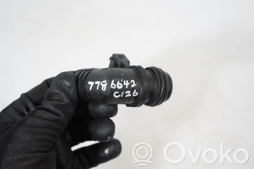 Intake resonator (8)