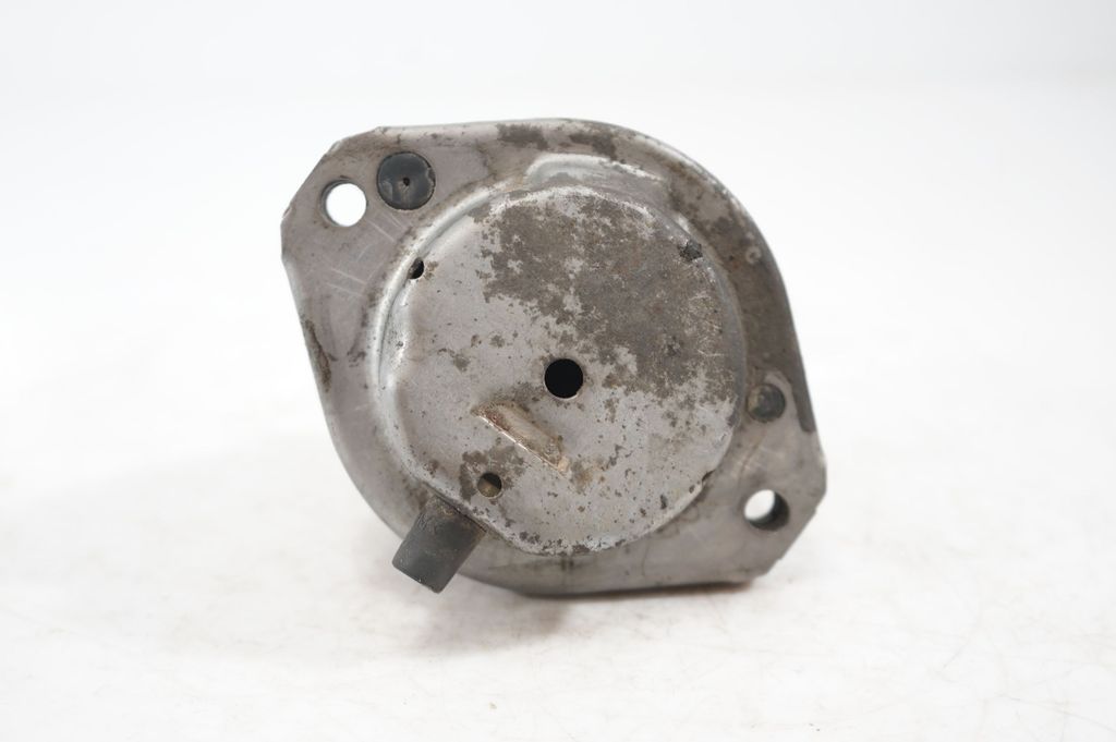 Engine mount bracket (6)