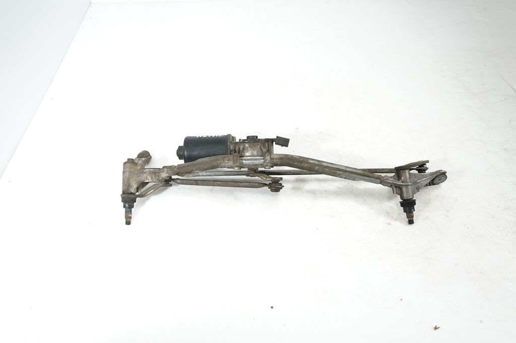 Front wiper linkage and motor (3)