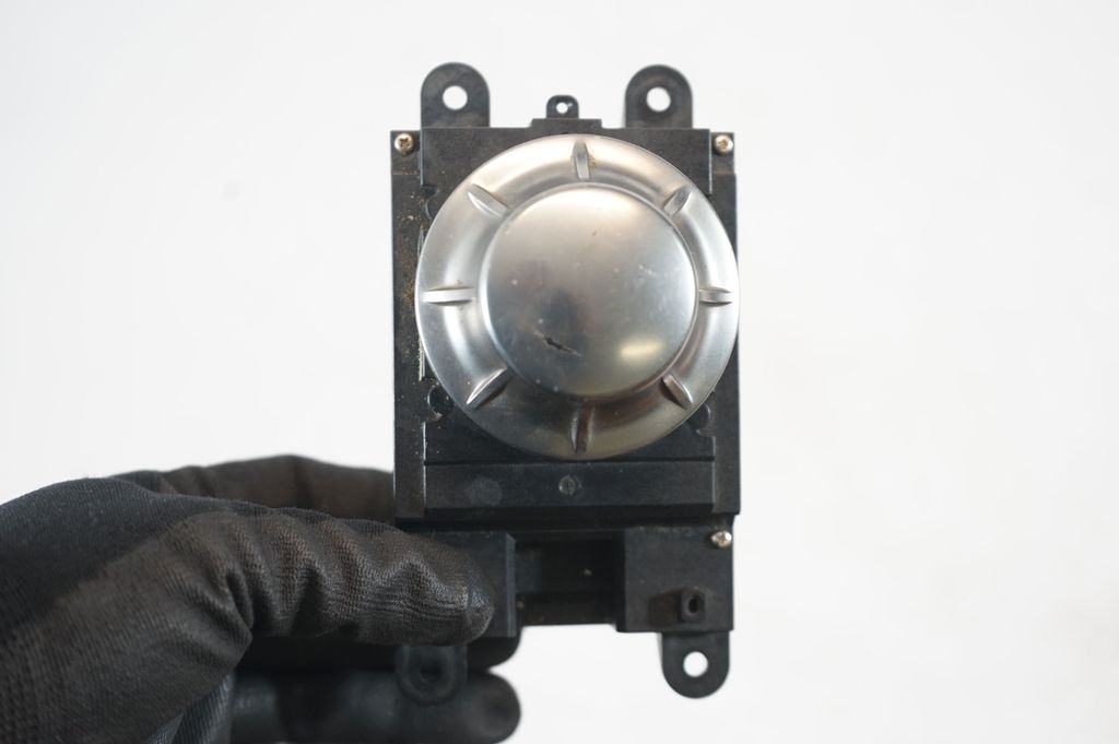 Multifunctional control switch/knob (8)