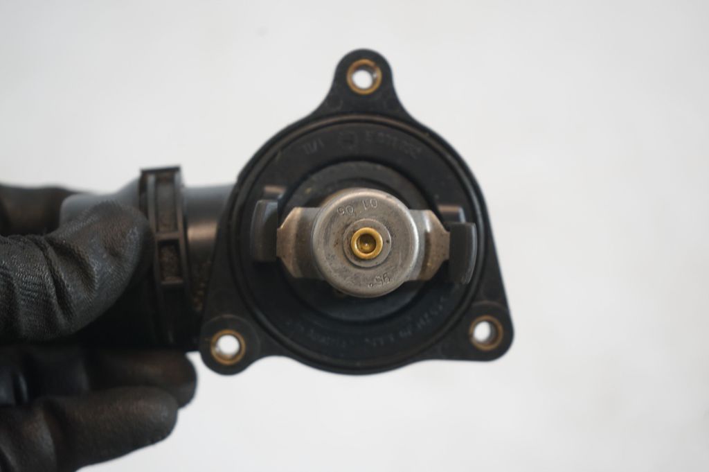 Engine coolant pipe/hose (7)