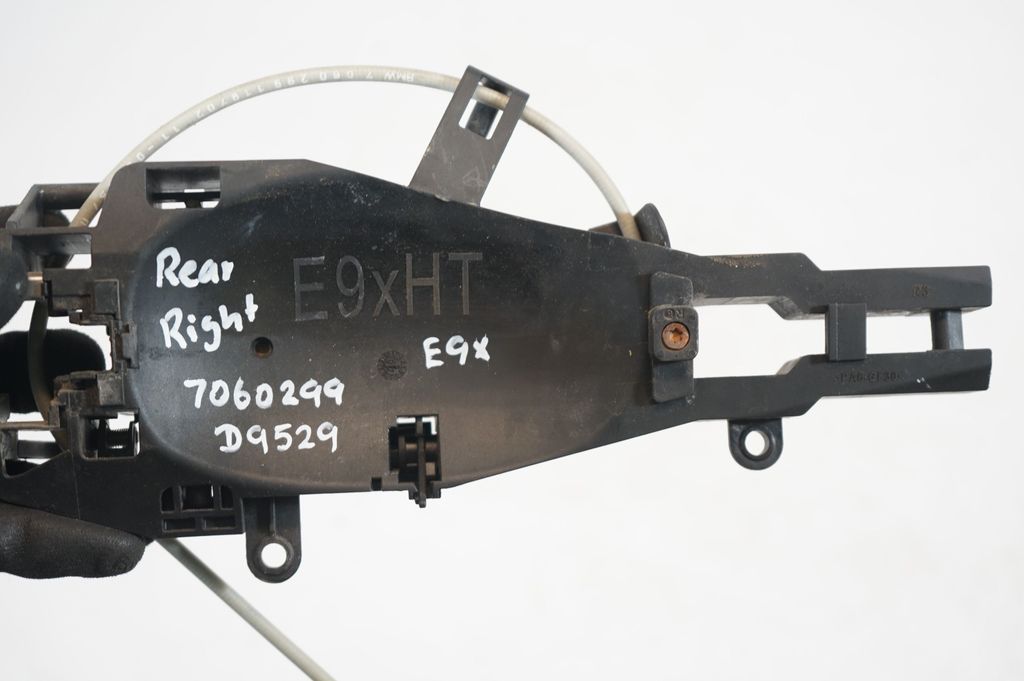 Rear door exterior handle/bracket (7)