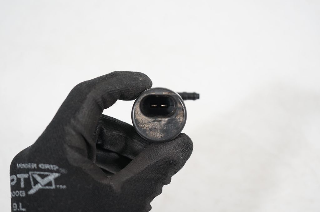 Windscreen/windshield washer pump (8)