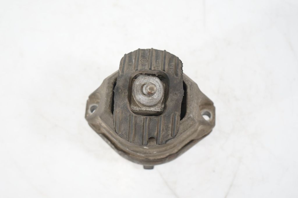 Engine mount bracket (6)