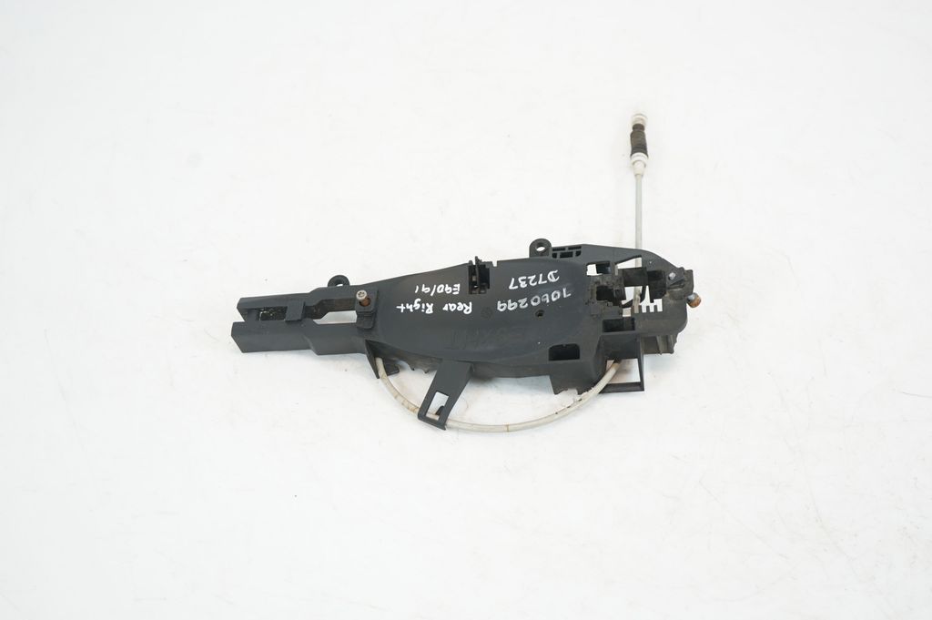 Rear door exterior handle/bracket (3)