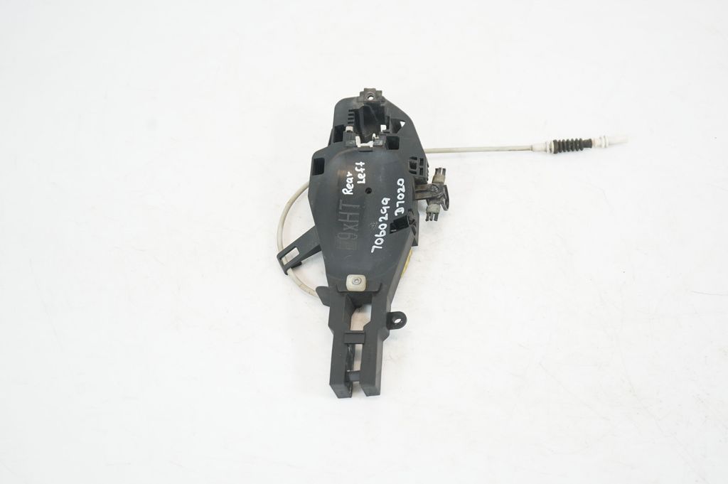 Rear door exterior handle/bracket (4)