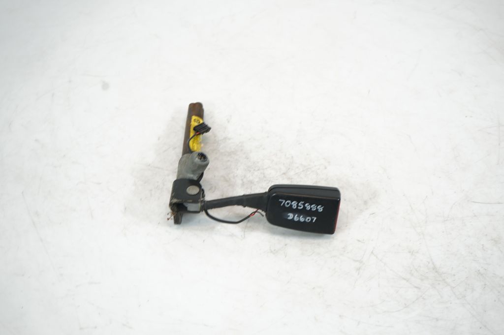 Rear seatbelt buckle