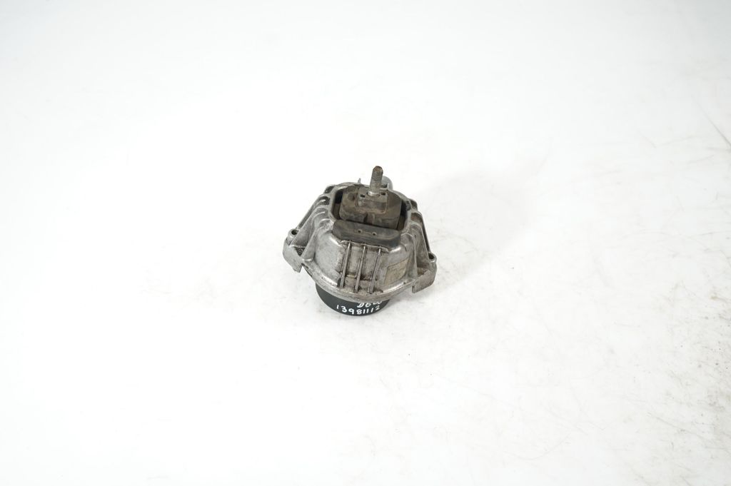 Engine mount bracket