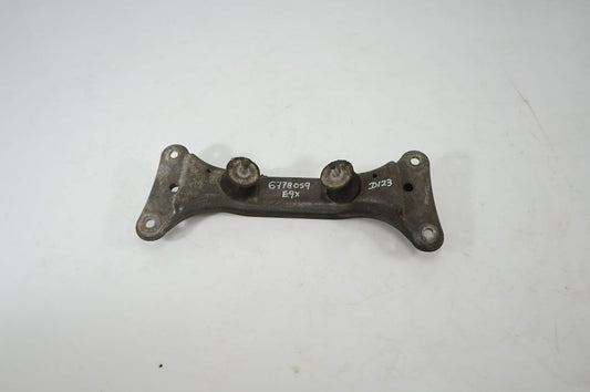 Gearbox mounting bracket