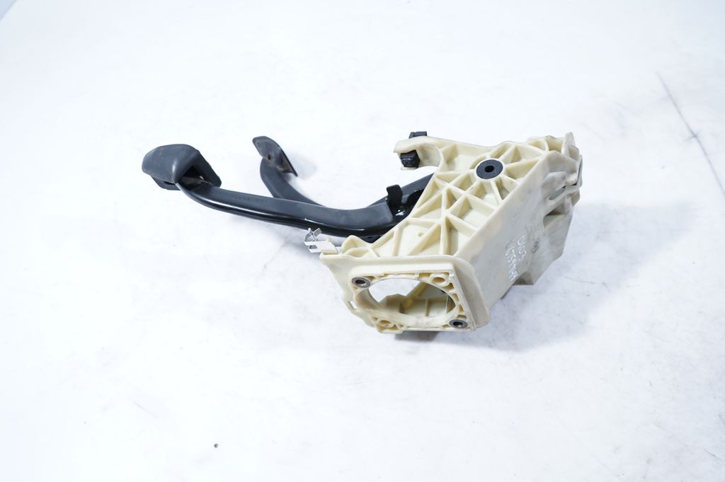 Brake pedal (6)