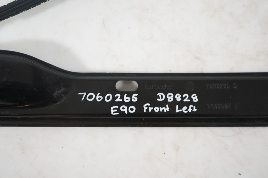 Front door window regulator with motor (9)