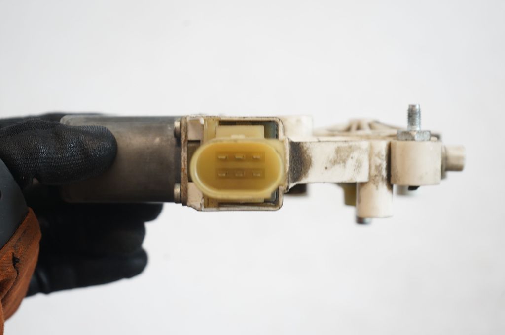 Front door window regulator with motor (6)