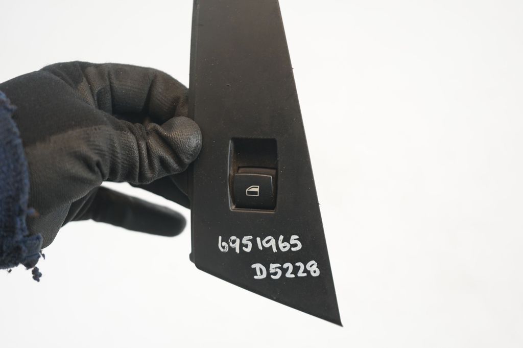 Electric window control switch (8)