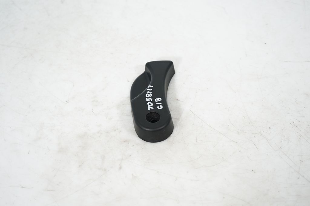 Engine bonnet (hood) release handle (4)