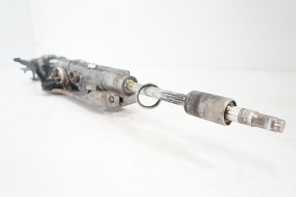 Steering wheel axle (7)