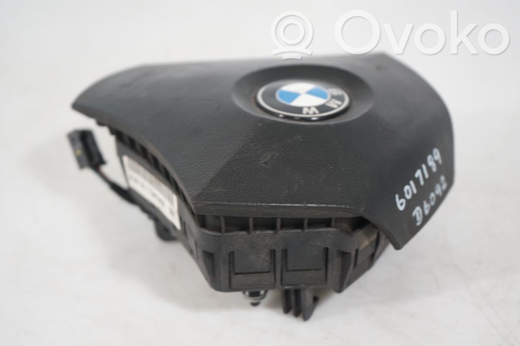 Steering wheel airbag (8)