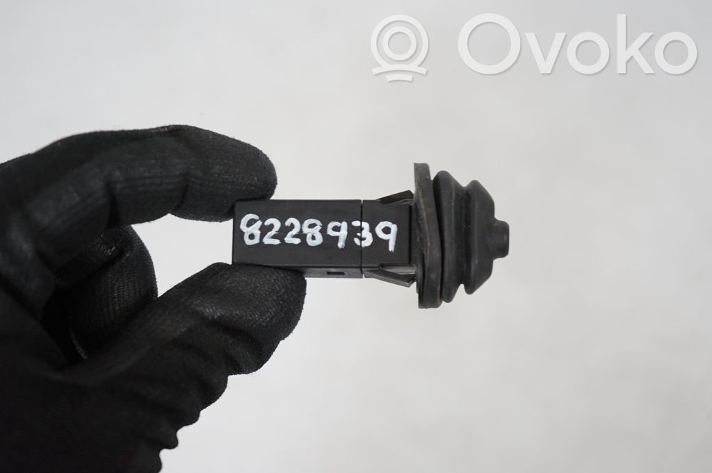 Fuel tank cap lock (8)