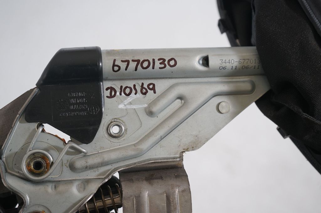 Handbrake/parking brake lever assembly (8)