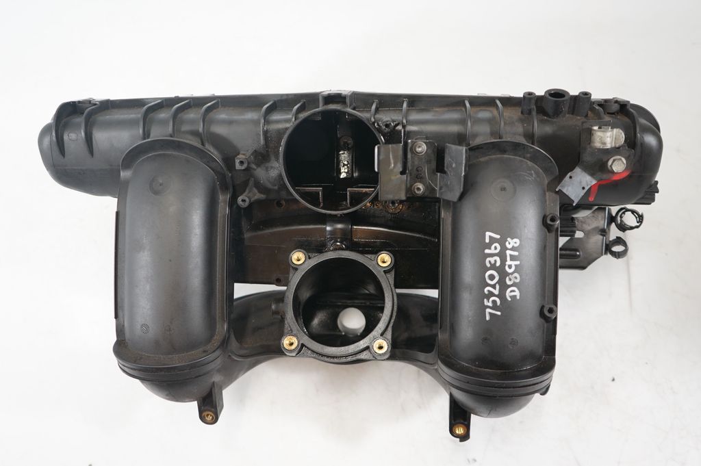 Intake manifold (10)