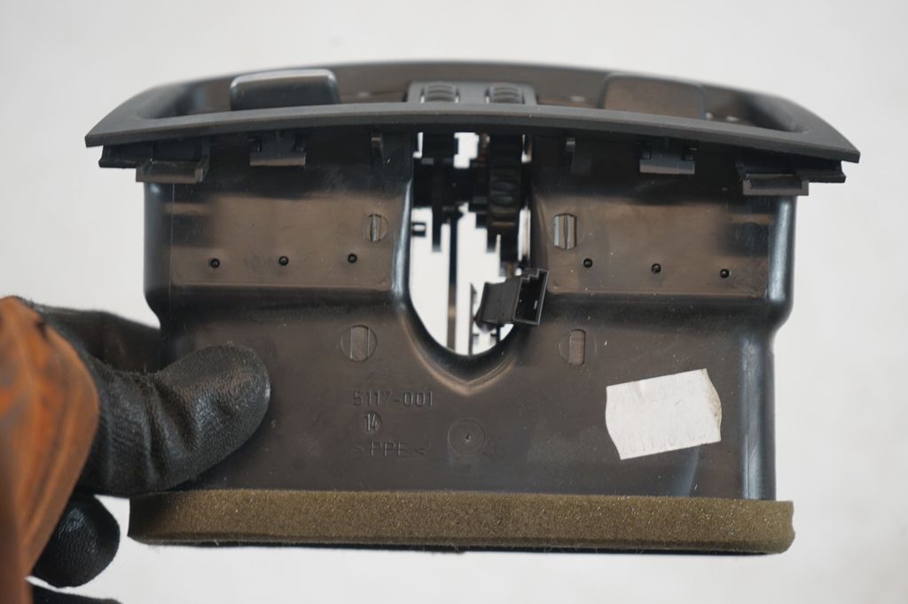 Rear air vent grill (6)