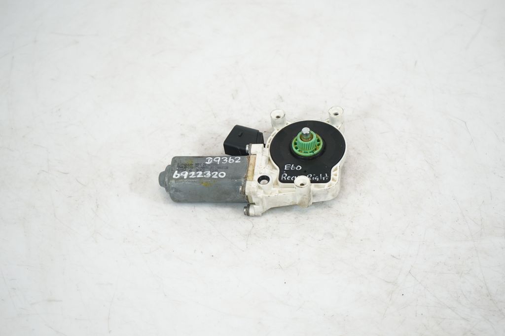 Rear door window regulator with motor