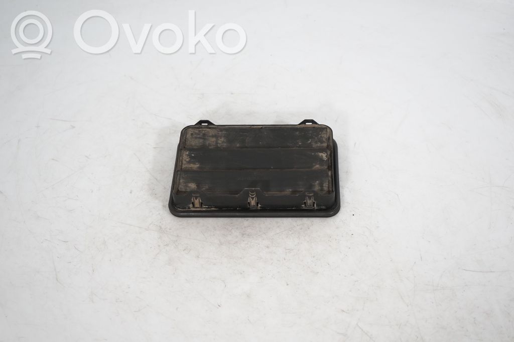 Quarter panel pressure vent (5)