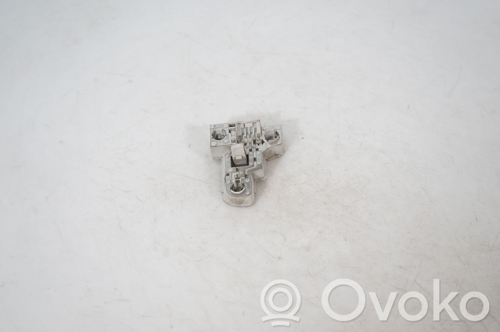 Tail light bulb cover holder (4)