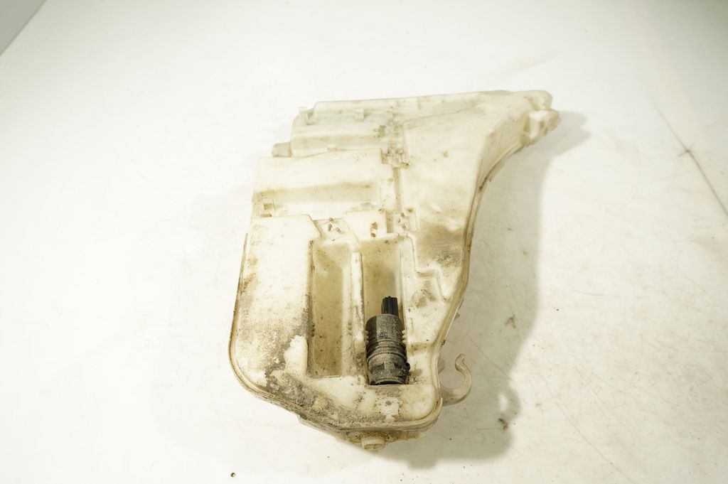 Windshield washer fluid reservoir/tank (6)