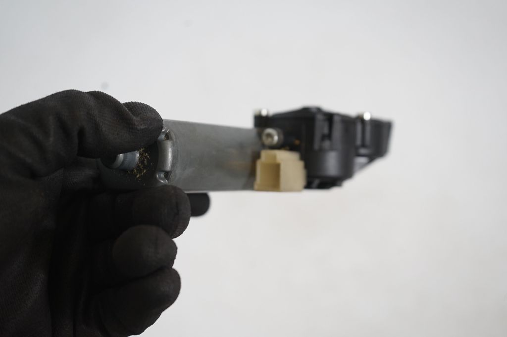 Seat adjustment motor (7)