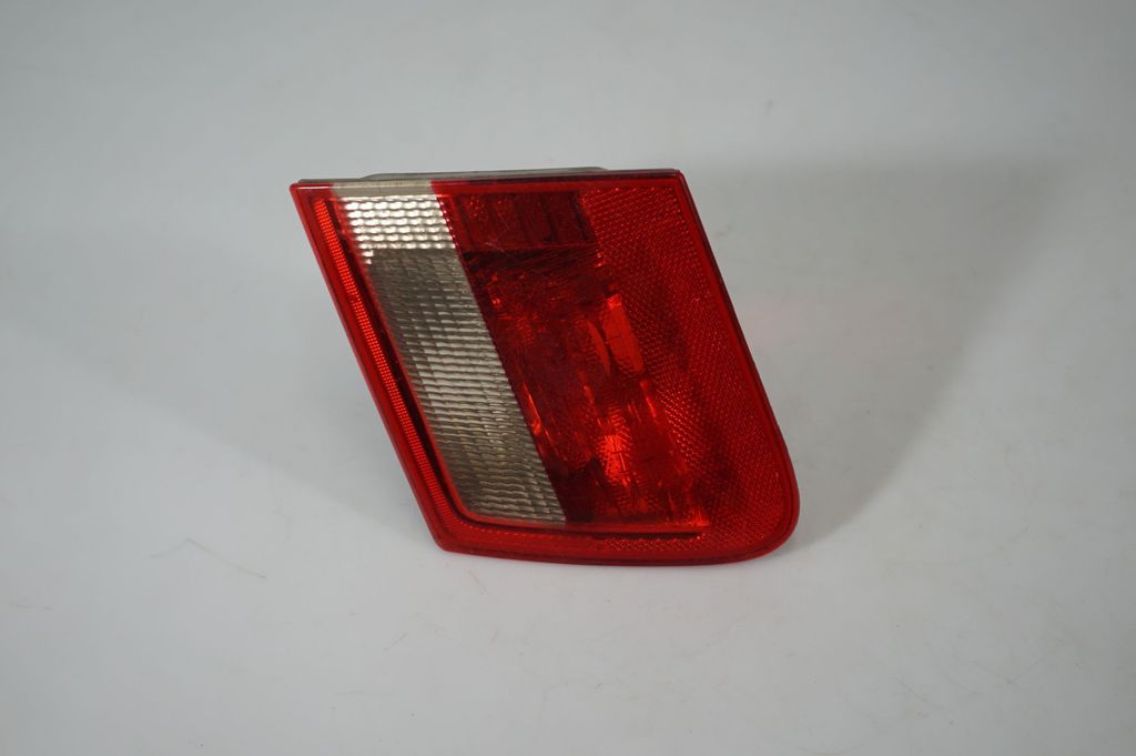 Tailgate rear/tail lights (4)
