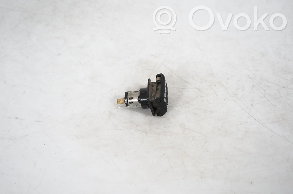 12 V Socket (rear) (4)