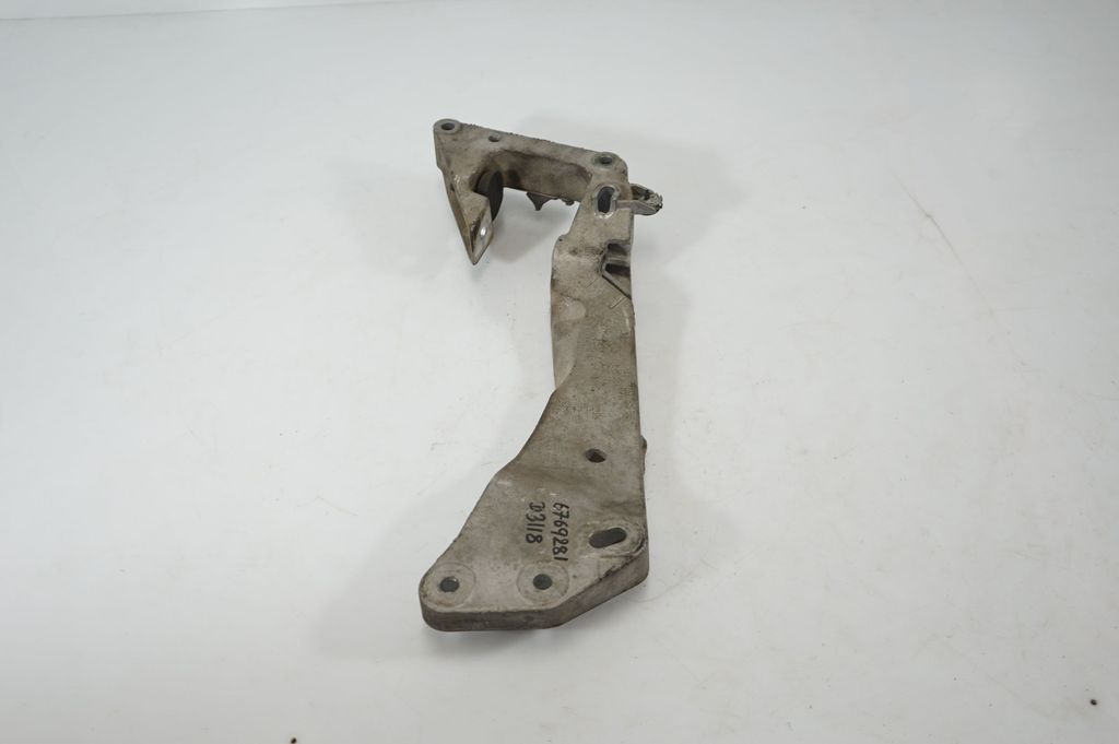 Gearbox mounting bracket (2)